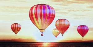 Heiluftballons-im-Sonnenuntergang-XXL